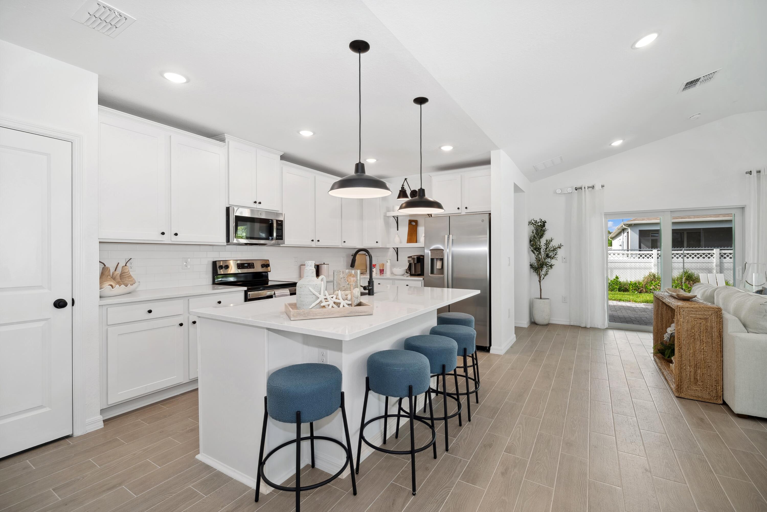 1665 Wyoming Drive Southeast, Unit 100 Palm Bay, FL 32909 - Photo 14 of 29 Kitchen