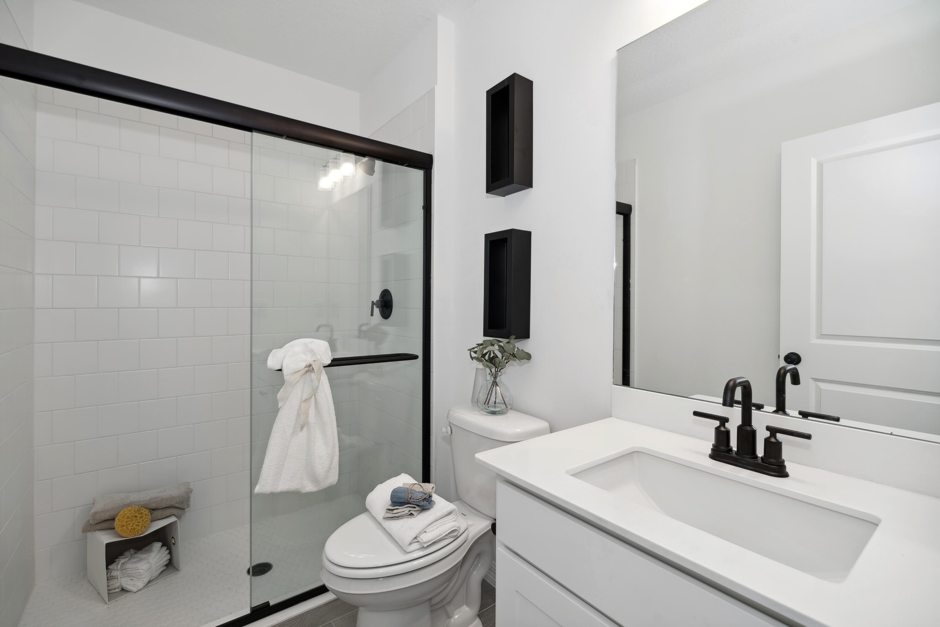 1665 Wyoming Drive Southeast, Unit 100 Palm Bay, FL 32909 - Photo 5 of 29 Extra Suite Bath