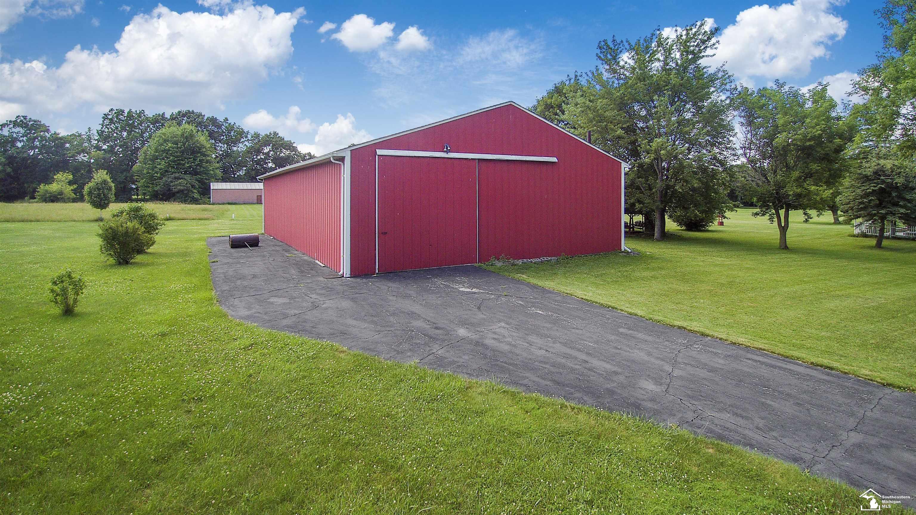 6975 Jennings Road Dexter, MI 48130 - Photo 9 of 37 50114648-9.JPG