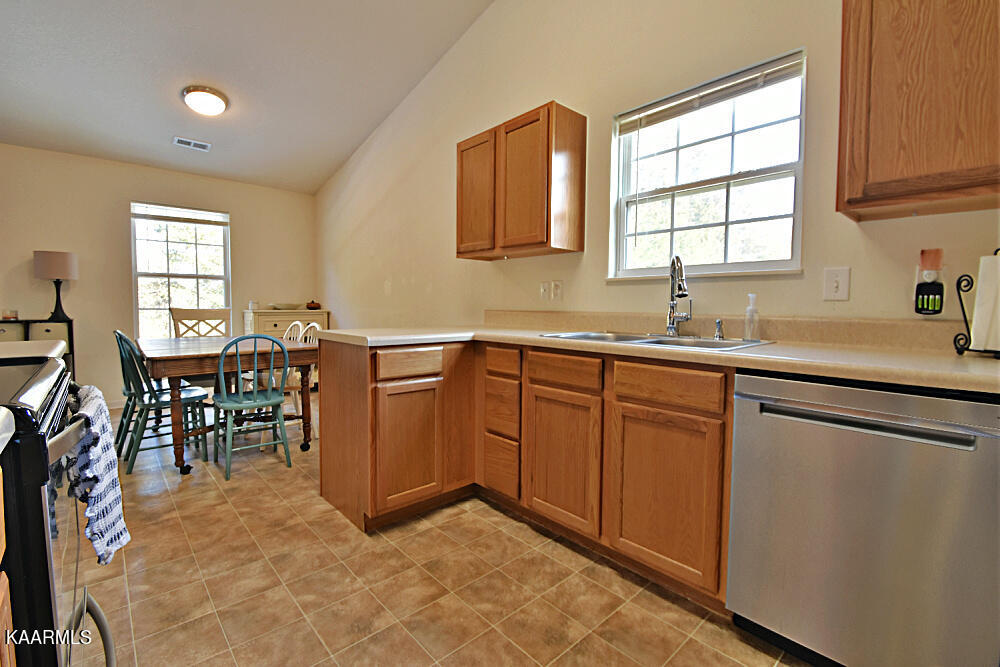 5133 Cedar Knoll Lane Corryton, TN 37721 - Photo 8 of 21 DSC_4655