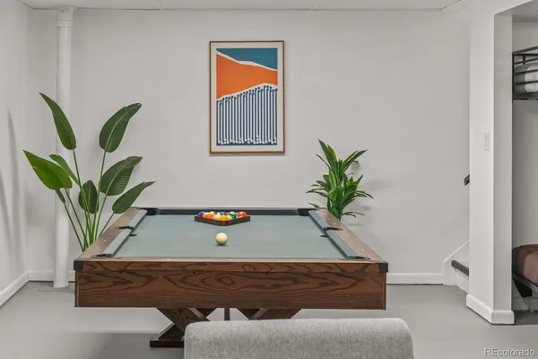 a view of livingroom with furniture