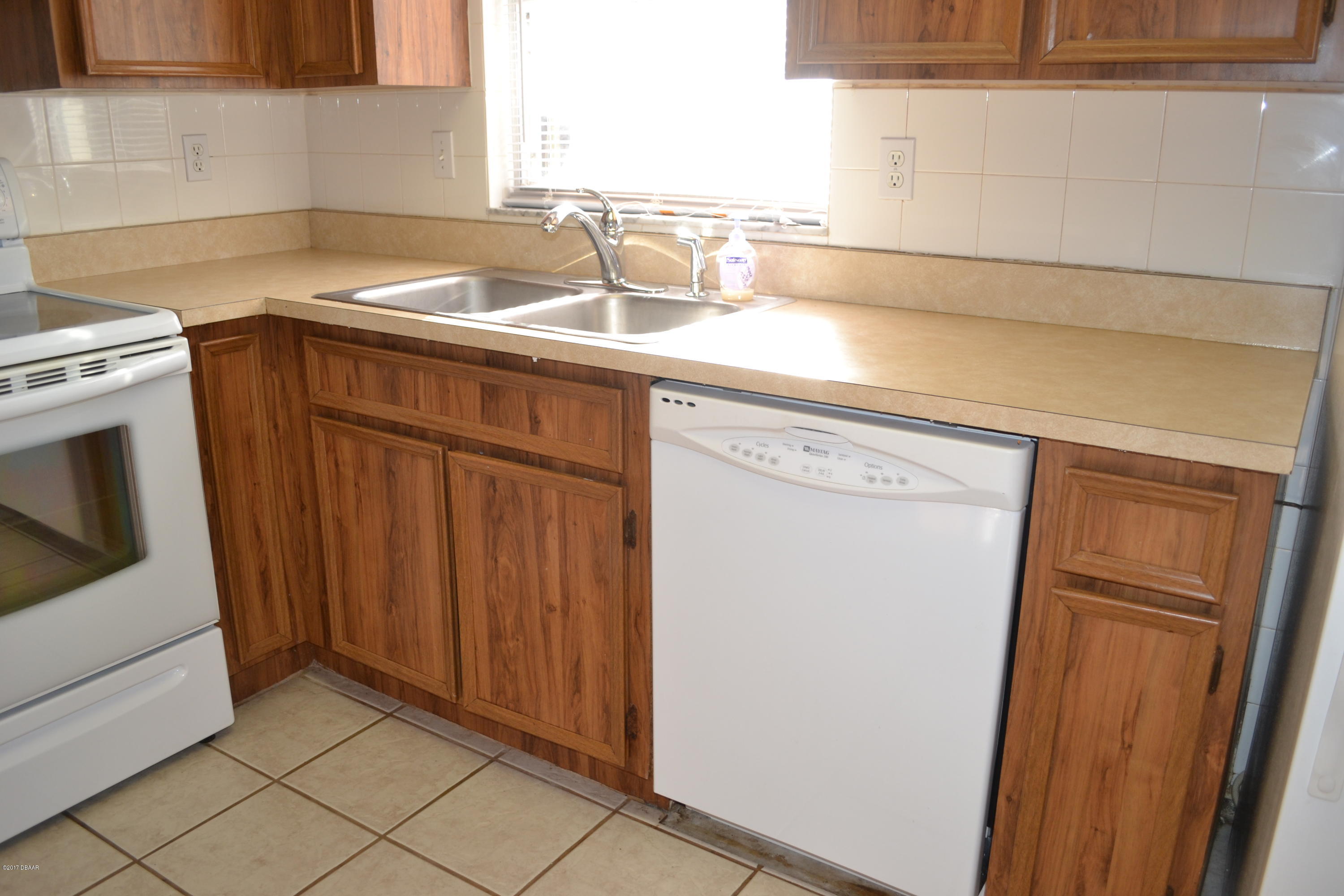 103 Springwood Square Port Orange, FL 32129 - Photo 4 of 18 DSC_0725