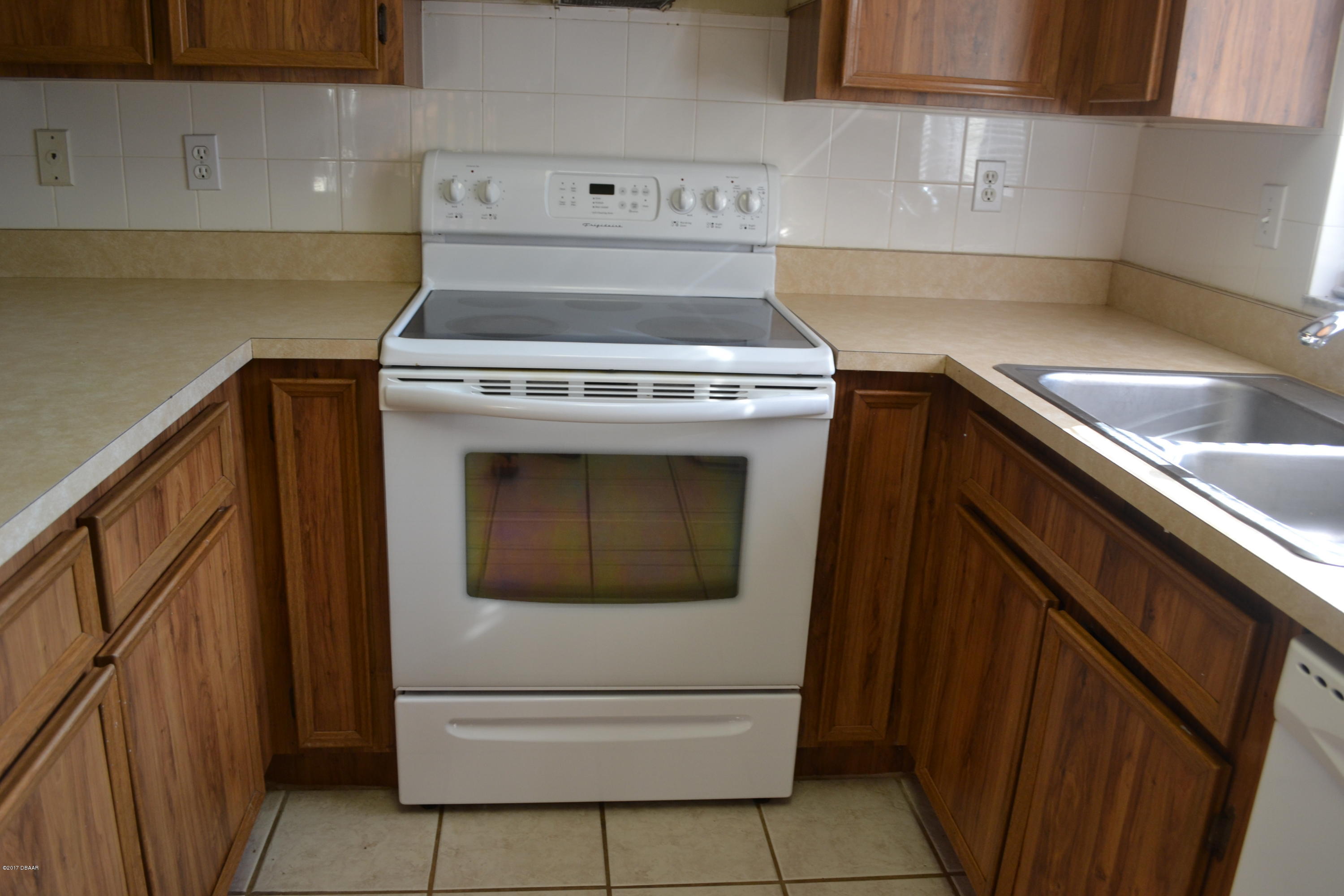 103 Springwood Square Port Orange, FL 32129 - Photo 5 of 18 DSC_0726