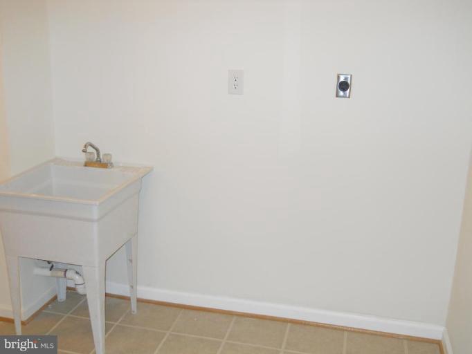 1820 Colmar Road Gwynn Oak, MD 21207 - Photo 9 of 23 Washer and Dryer Hook-up , Utility Tub