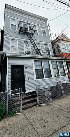 $2,300 | 34 Vreeland Avenue, Unit 1, Passaic, NJ 07055
