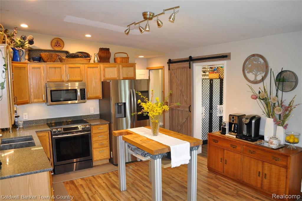 7853 Munsell Road Howell, MI 48843 - Photo 3 of 43