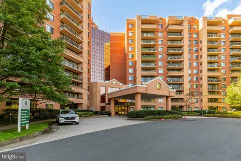 $390,000 | 2230 George C Marshall Drive, Unit 306, Falls Church, VA 22043