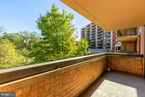 $390,000 | 2230 George C Marshall Drive, Unit 306, Falls Church, VA 22043