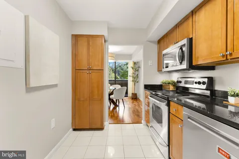 $390,000 | 2230 George C Marshall Drive, Unit 306, Falls Church, VA 22043