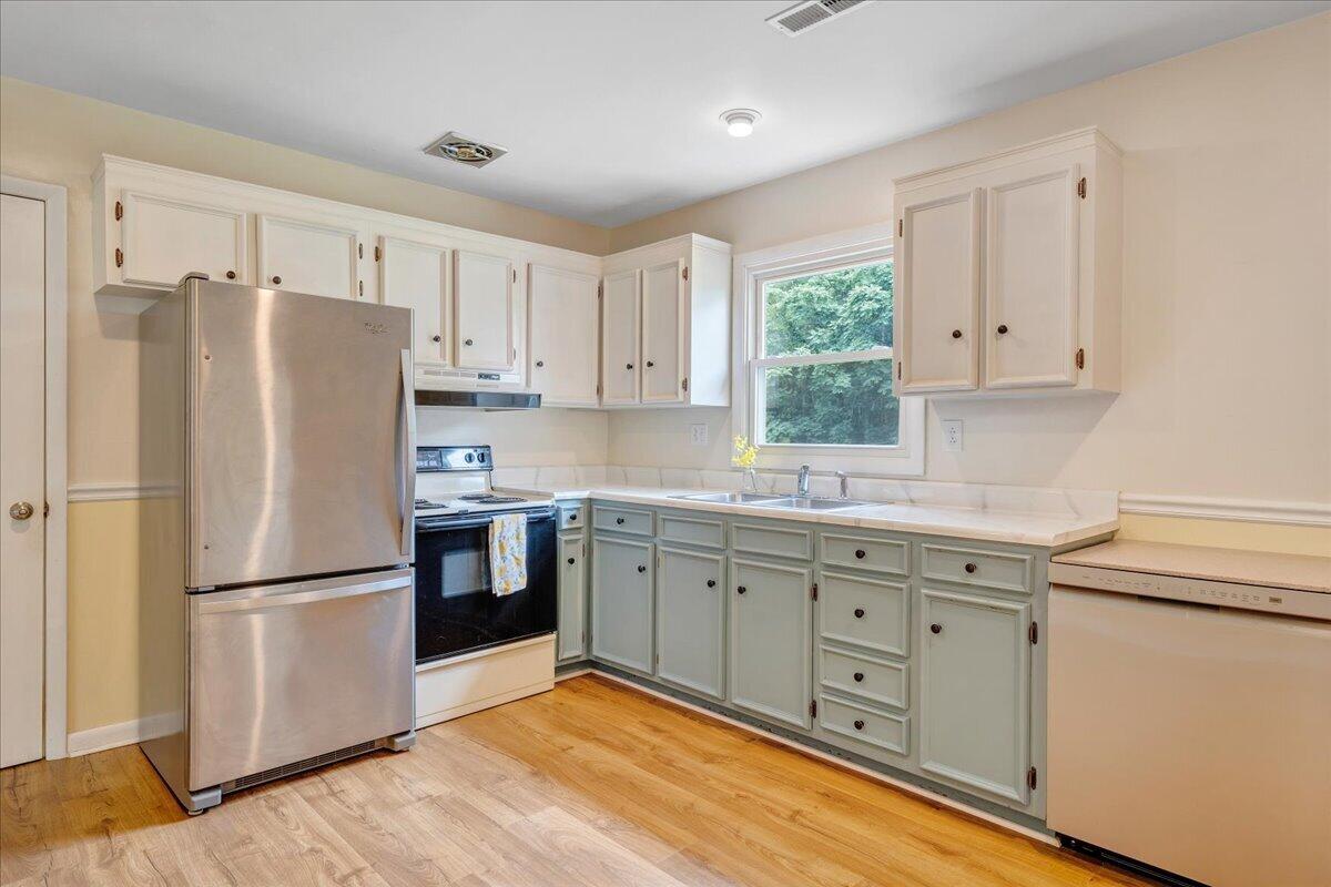 941 Martin McNeil Road Salem, VA 24153 - Photo 6 of 25 06-MIB04298