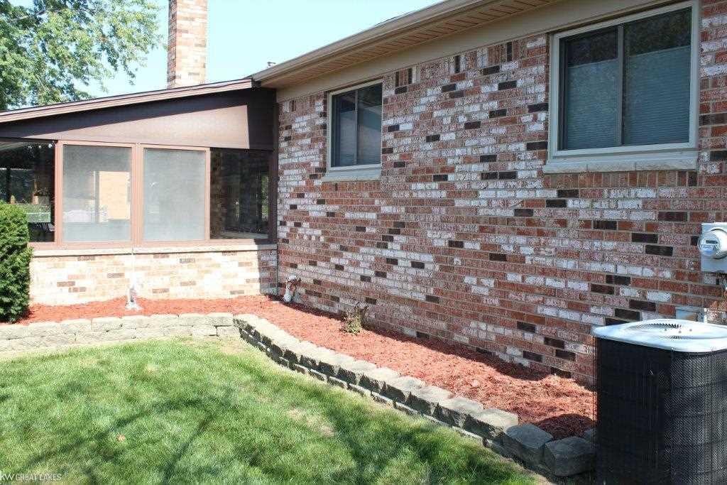 47797 Concord Road Macomb, MI 48044 - Photo 8 of 28 31350711-7.JPG