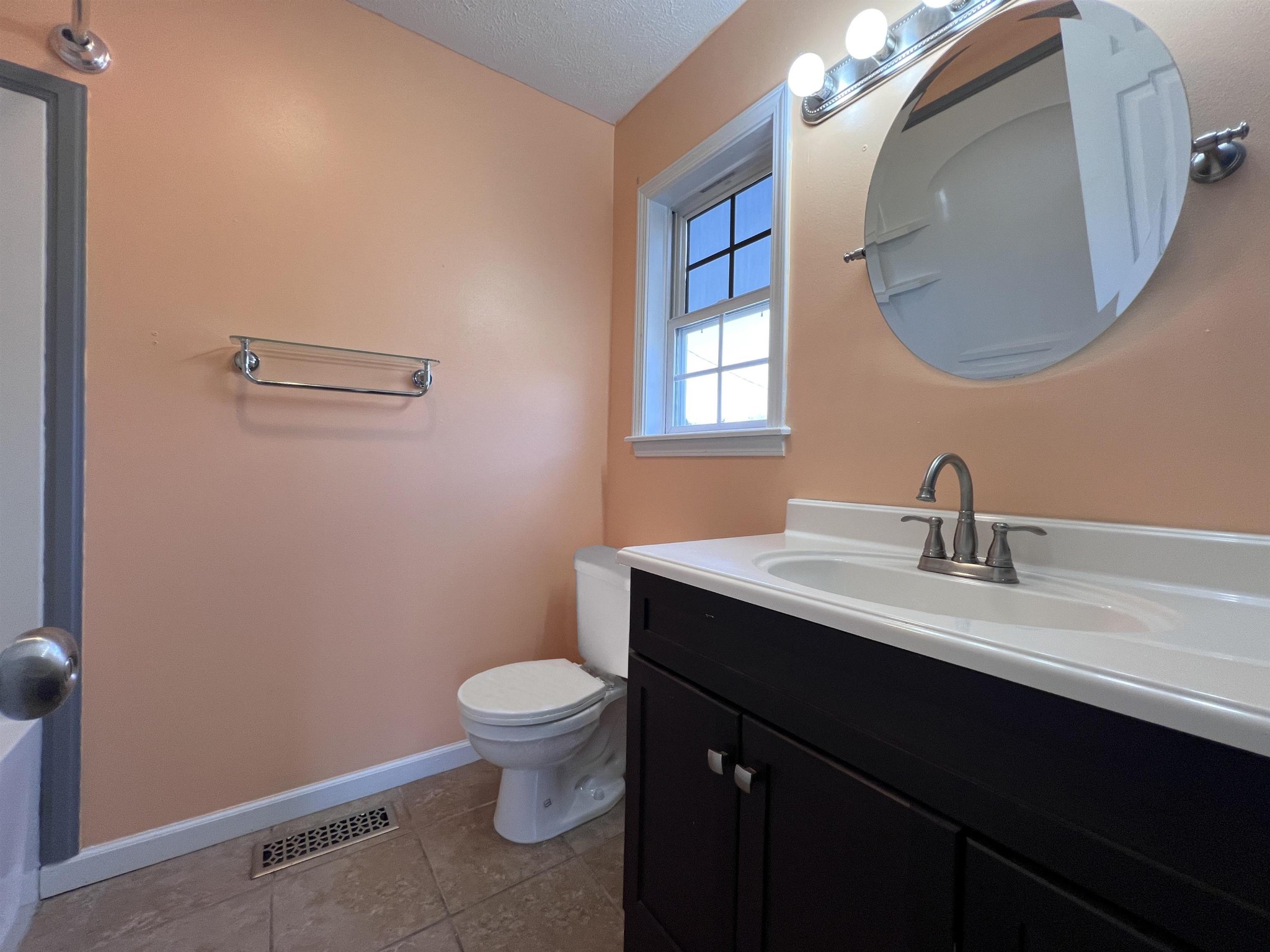 530 Stout Street Savannah, TN 38372 - Photo 16 of 39 a bathroom with a toilet a sink and mirror