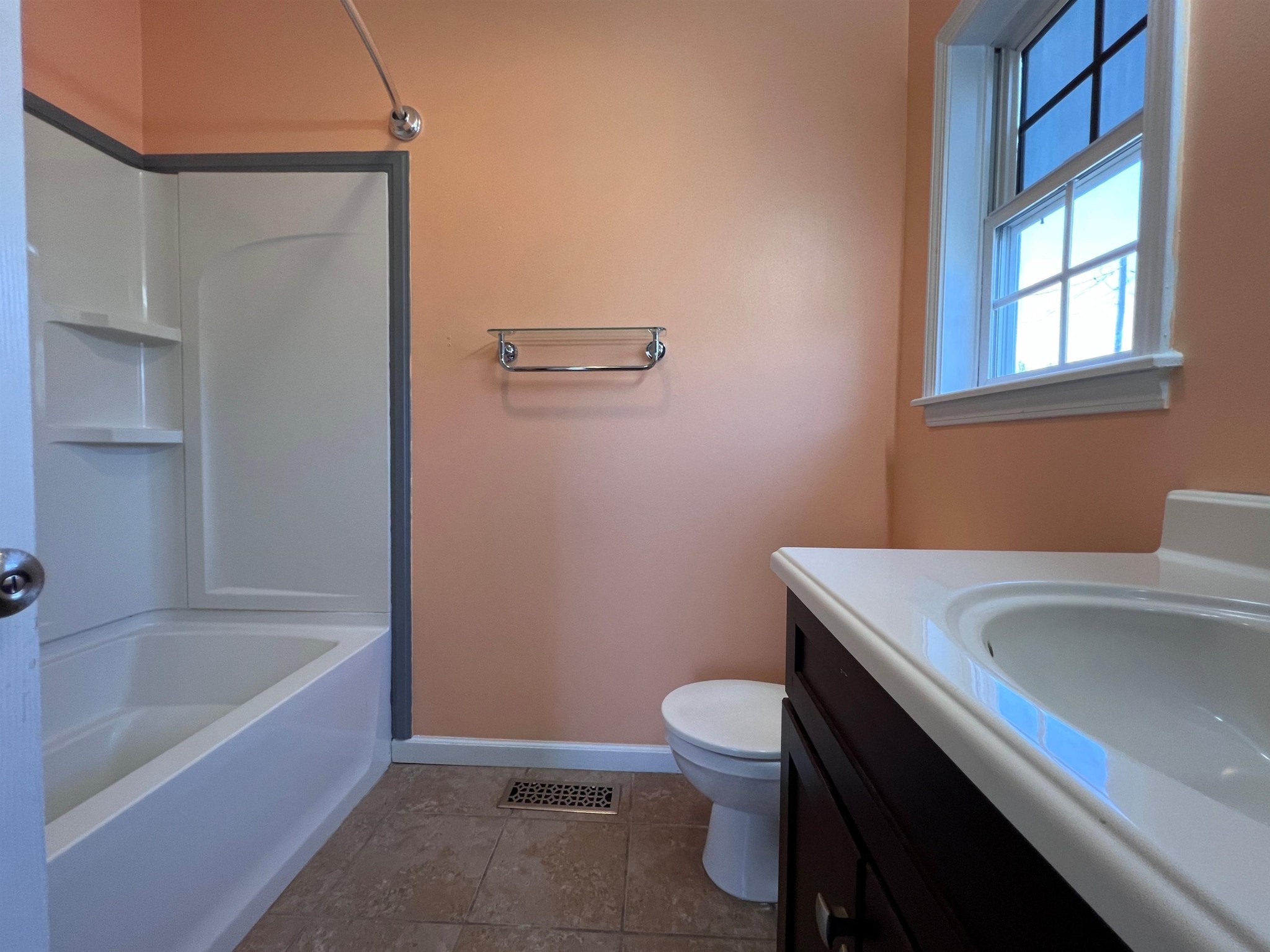 530 Stout Street Savannah, TN 38372 - Photo 17 of 39 a bathroom with a sink toilet and bathtub