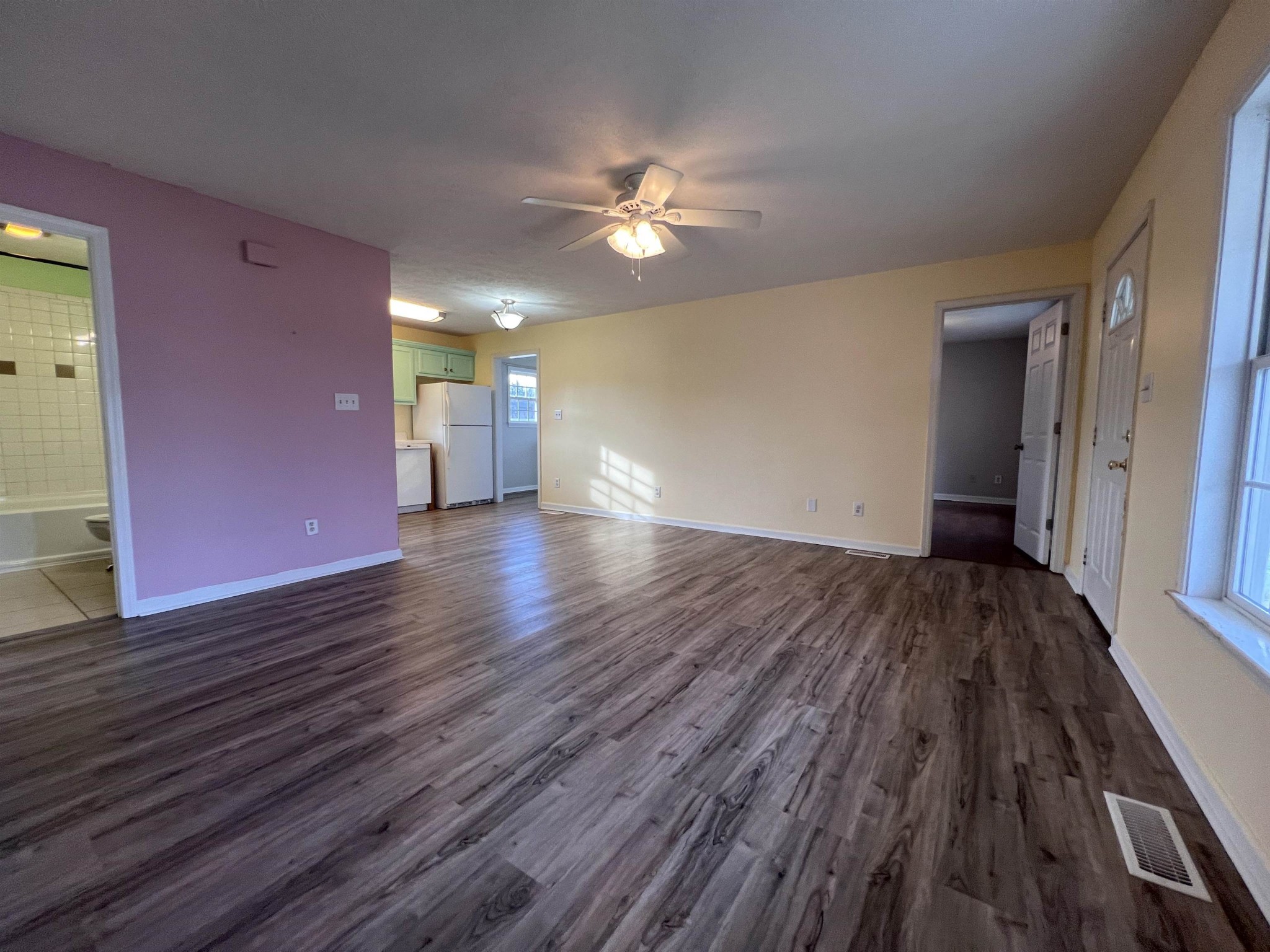 530 Stout Street Savannah, TN 38372 - Photo 6 of 39 a view of a livingroom with wooden floor and a ceiling fan