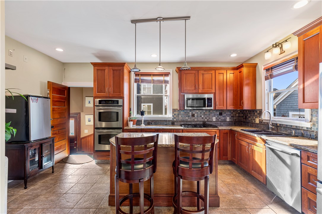 73 Strathmore Road Cranston, RI 02905 - Photo 13 of 49 Kitchen