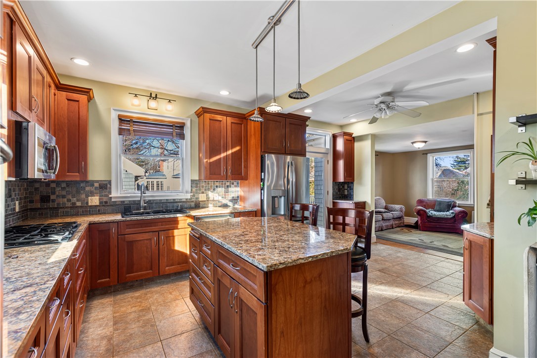 73 Strathmore Road Cranston, RI 02905 - Photo 16 of 49 Kitchen