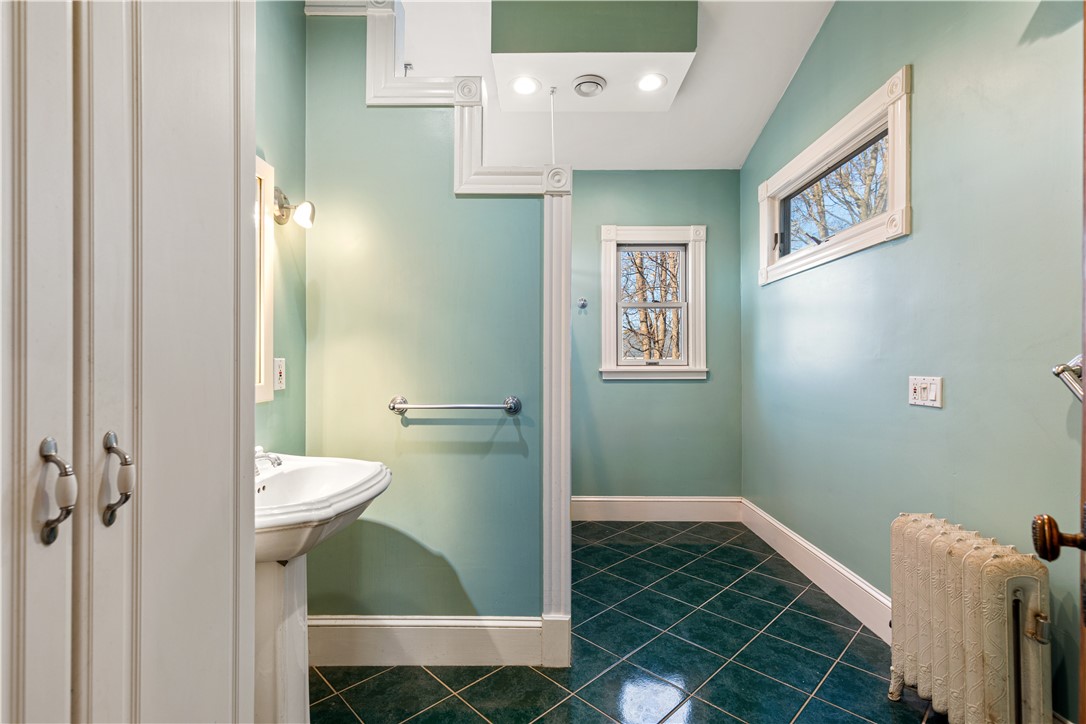 73 Strathmore Road Cranston, RI 02905 - Photo 29 of 49 2nd Floor Bathroom