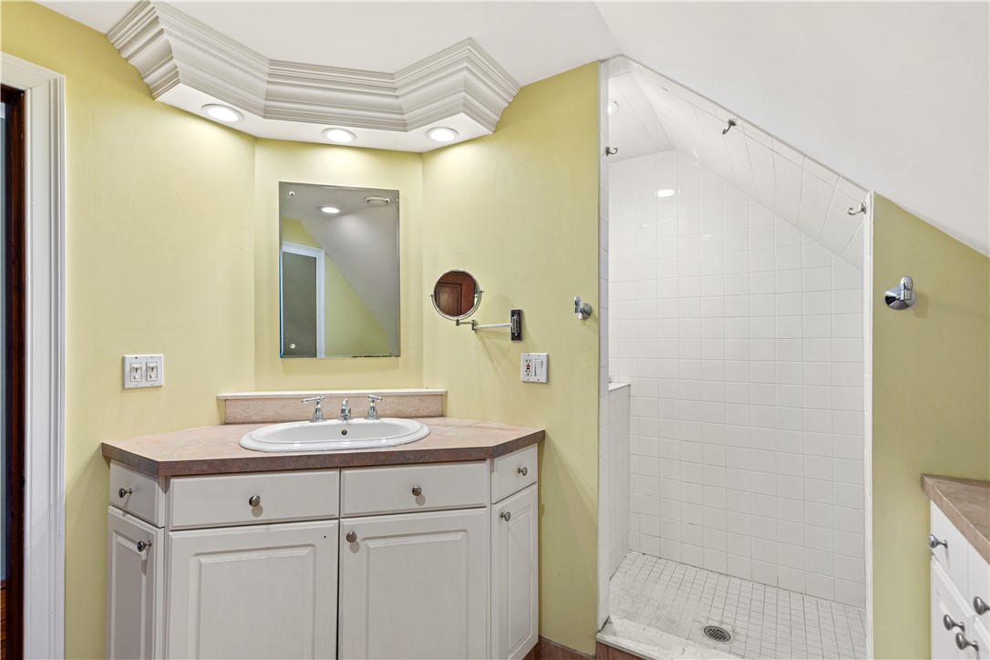 73 Strathmore Road Cranston, RI 02905 - Photo 35 of 49 3rd Floor Bathroom