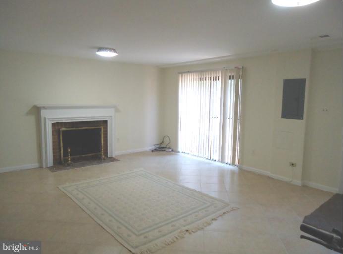 8303 Wickham Road Springfield, VA 22152 - Photo 2 of 23 Family Room