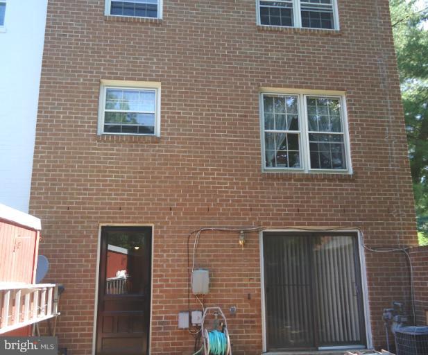 8303 Wickham Road Springfield, VA 22152 - Photo 20 of 23 Exterior (Rear)