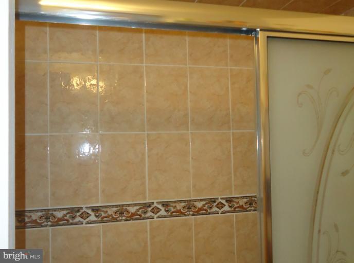 8303 Wickham Road Springfield, VA 22152 - Photo 22 of 23 Bath Upper Level)