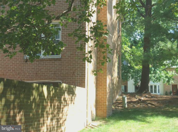 8303 Wickham Road Springfield, VA 22152 - Photo 4 of 23 Exterior (General)