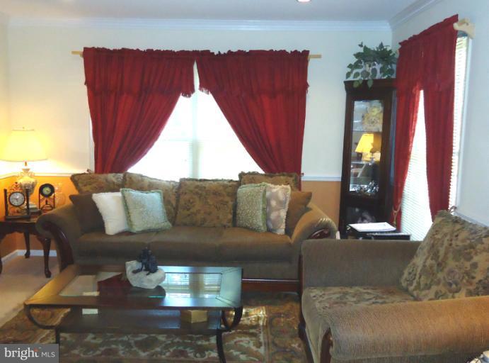 8303 Wickham Road Springfield, VA 22152 - Photo 6 of 23 Living Room