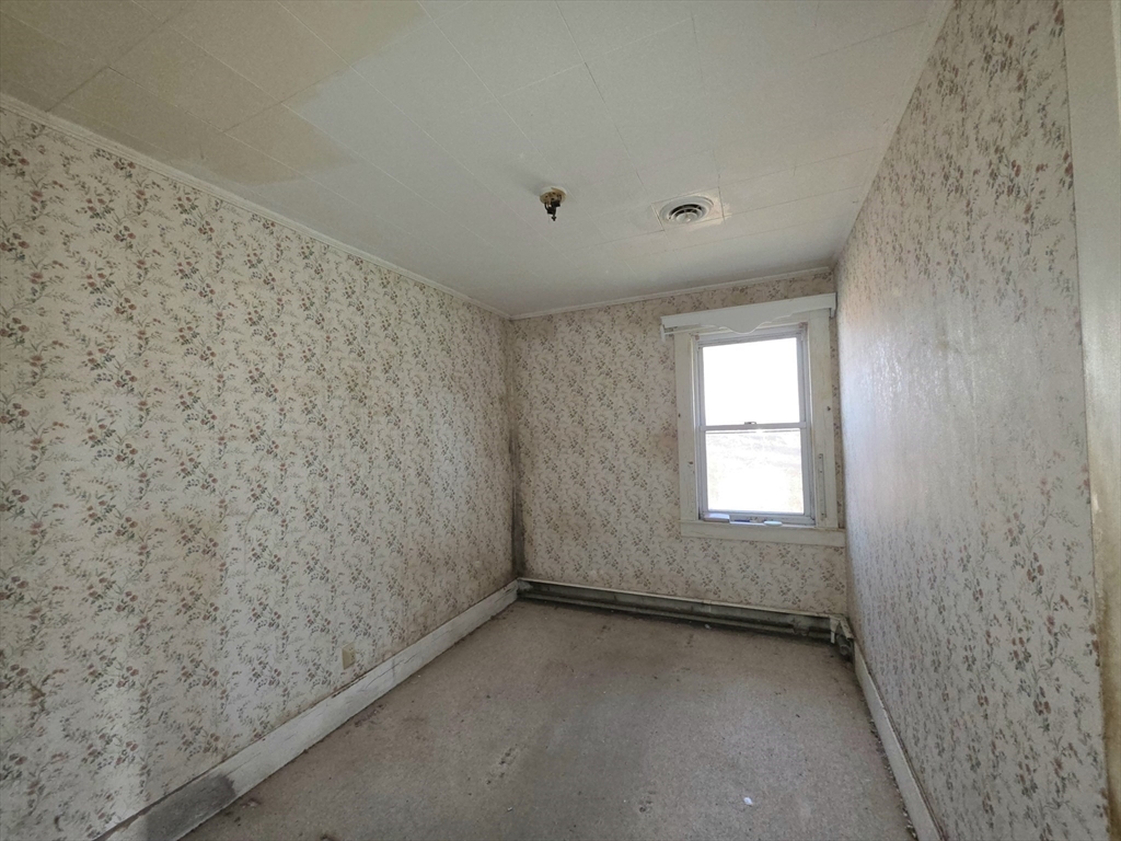 60 Hampton Knolls Road Holyoke, MA 01040 - Photo 9 of 34 Gallery Image 9