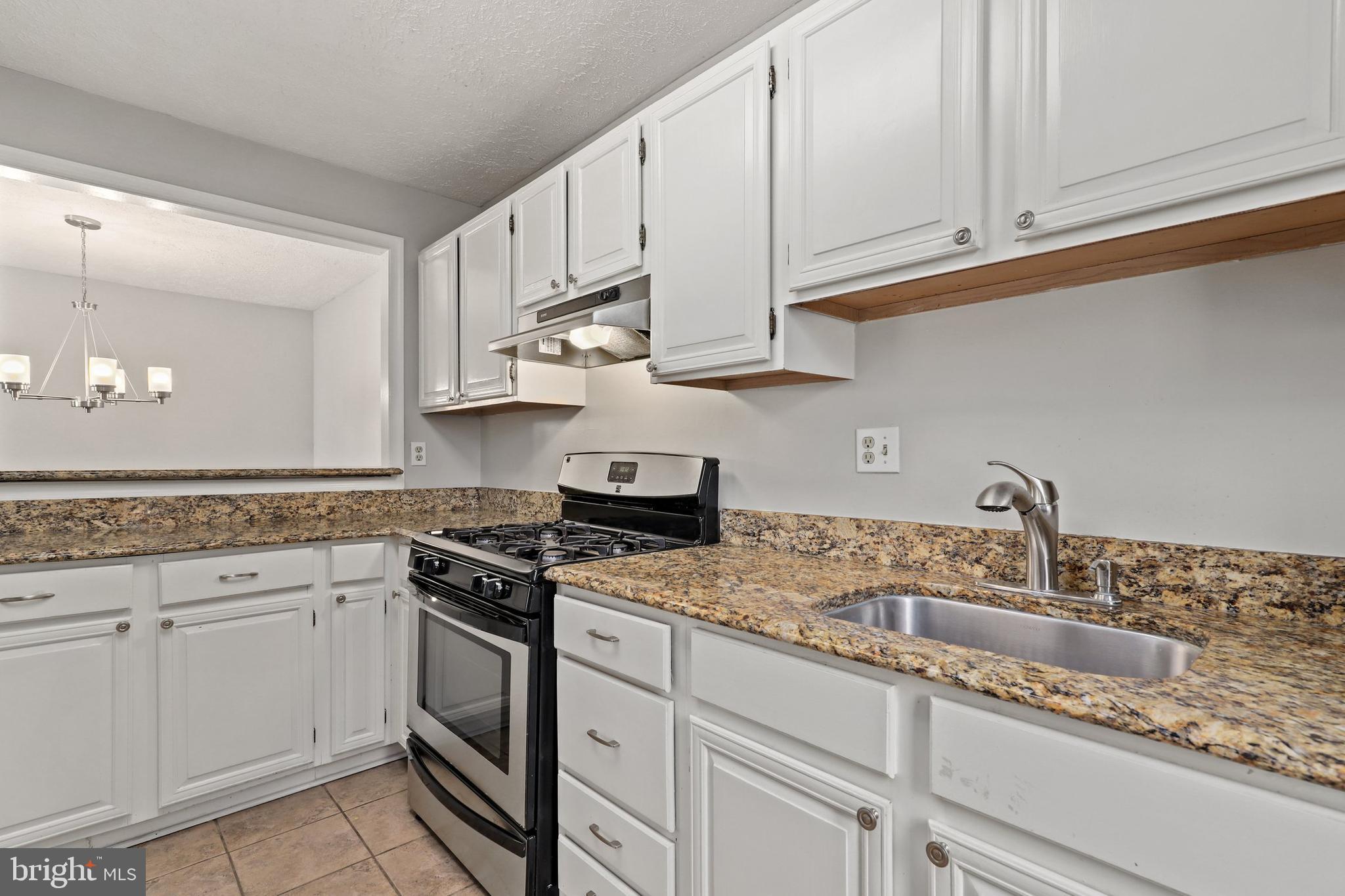 10038 Oakton Terrace Road Oakton, VA 22124 - Photo 11 of 25
