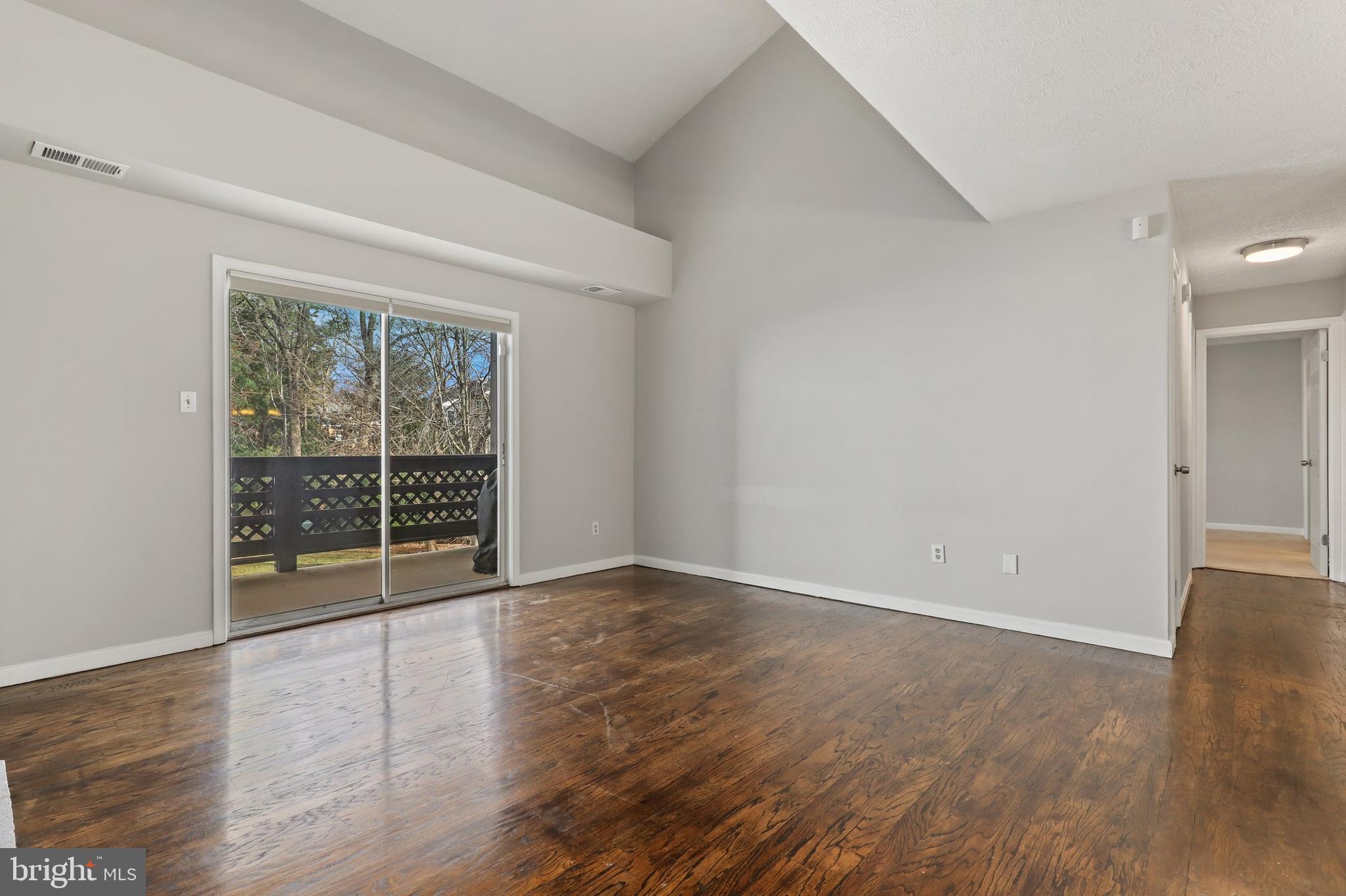 10038 Oakton Terrace Road Oakton, VA 22124 - Photo 7 of 25