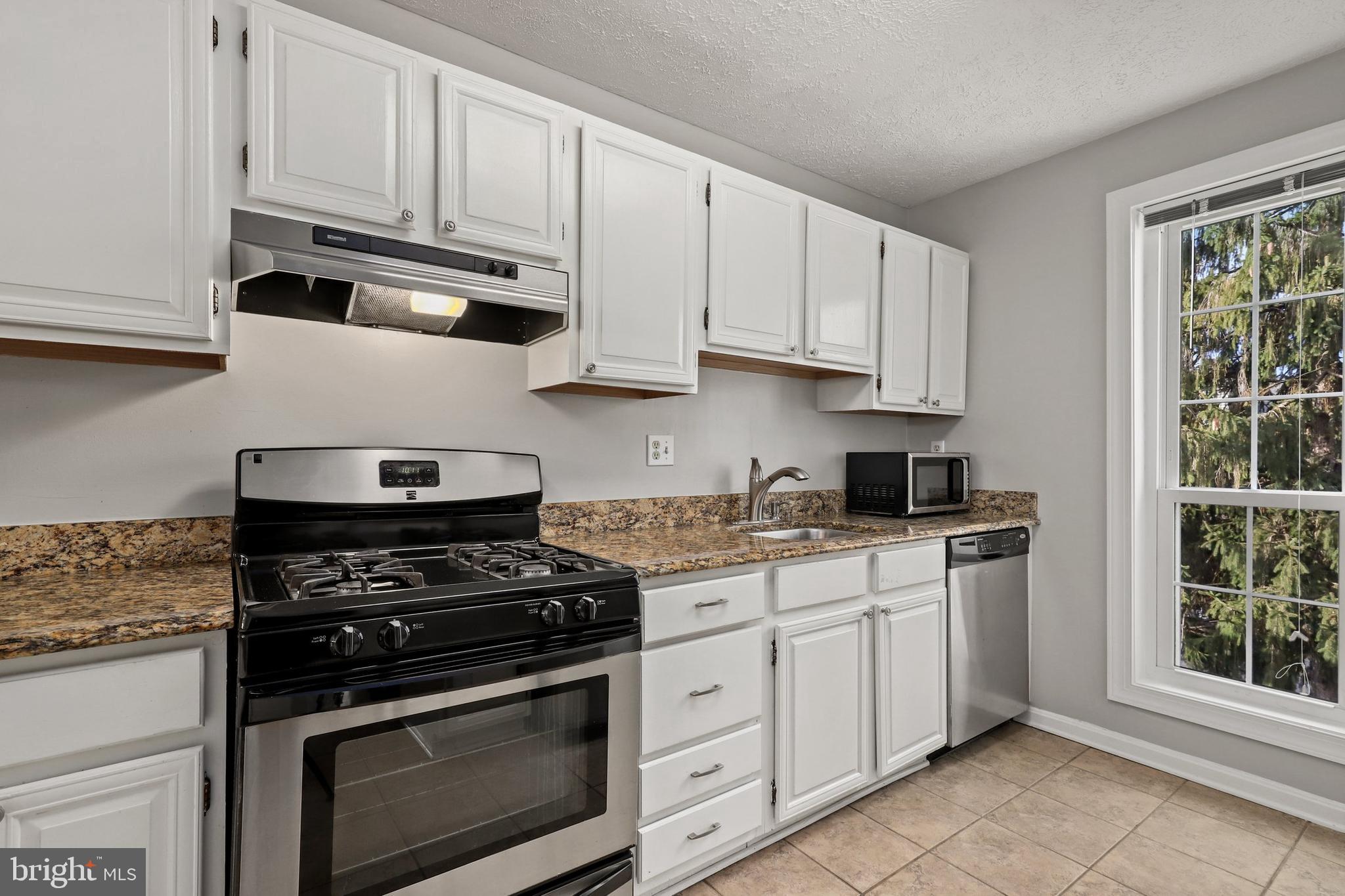 10038 Oakton Terrace Road Oakton, VA 22124 - Photo 9 of 25