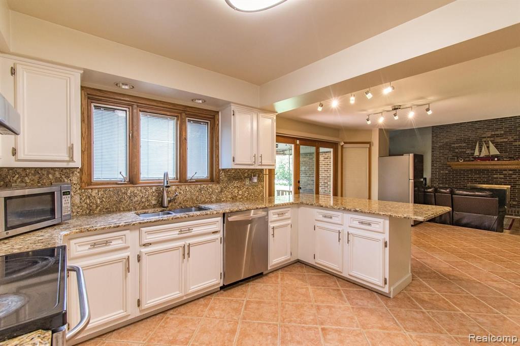 2604 Winter Park Road Rochester Hills, MI 48309 - Photo 19 of 48