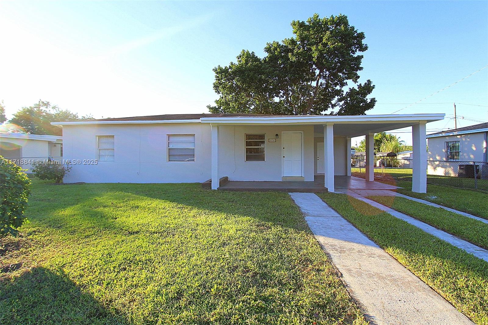 a front view of house with yard