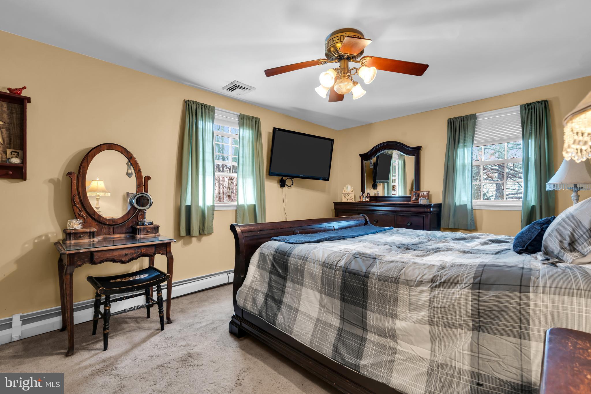 43 Morgan Road Aston, PA 19014 - Photo 16 of 30 Primary Suite w/Walk in Closet