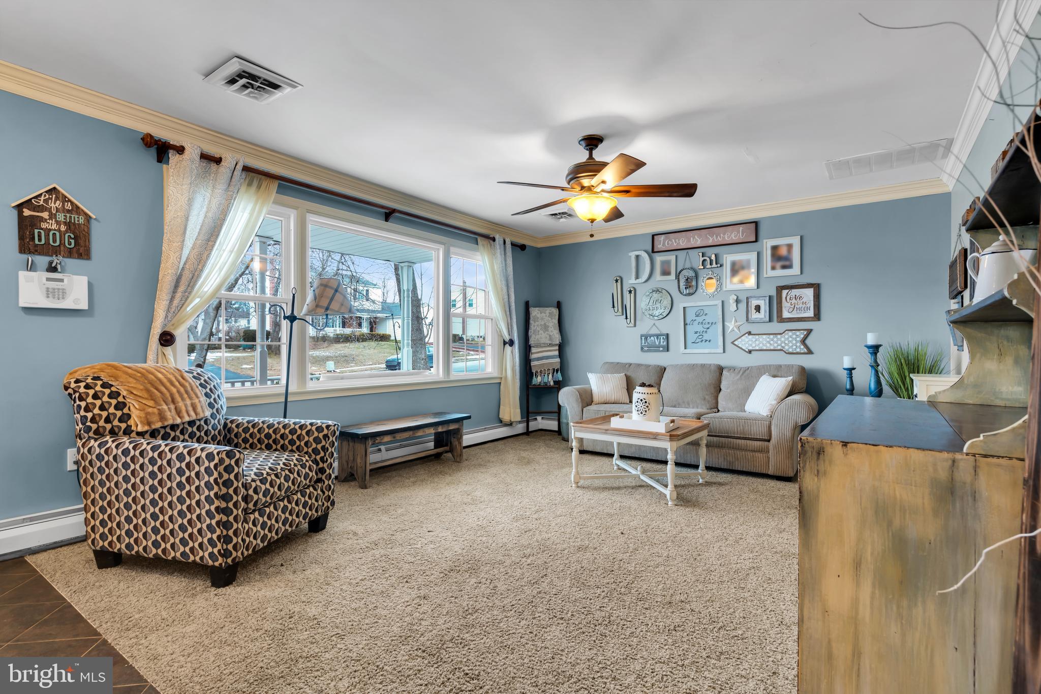 43 Morgan Road Aston, PA 19014 - Photo 5 of 30 Living Room