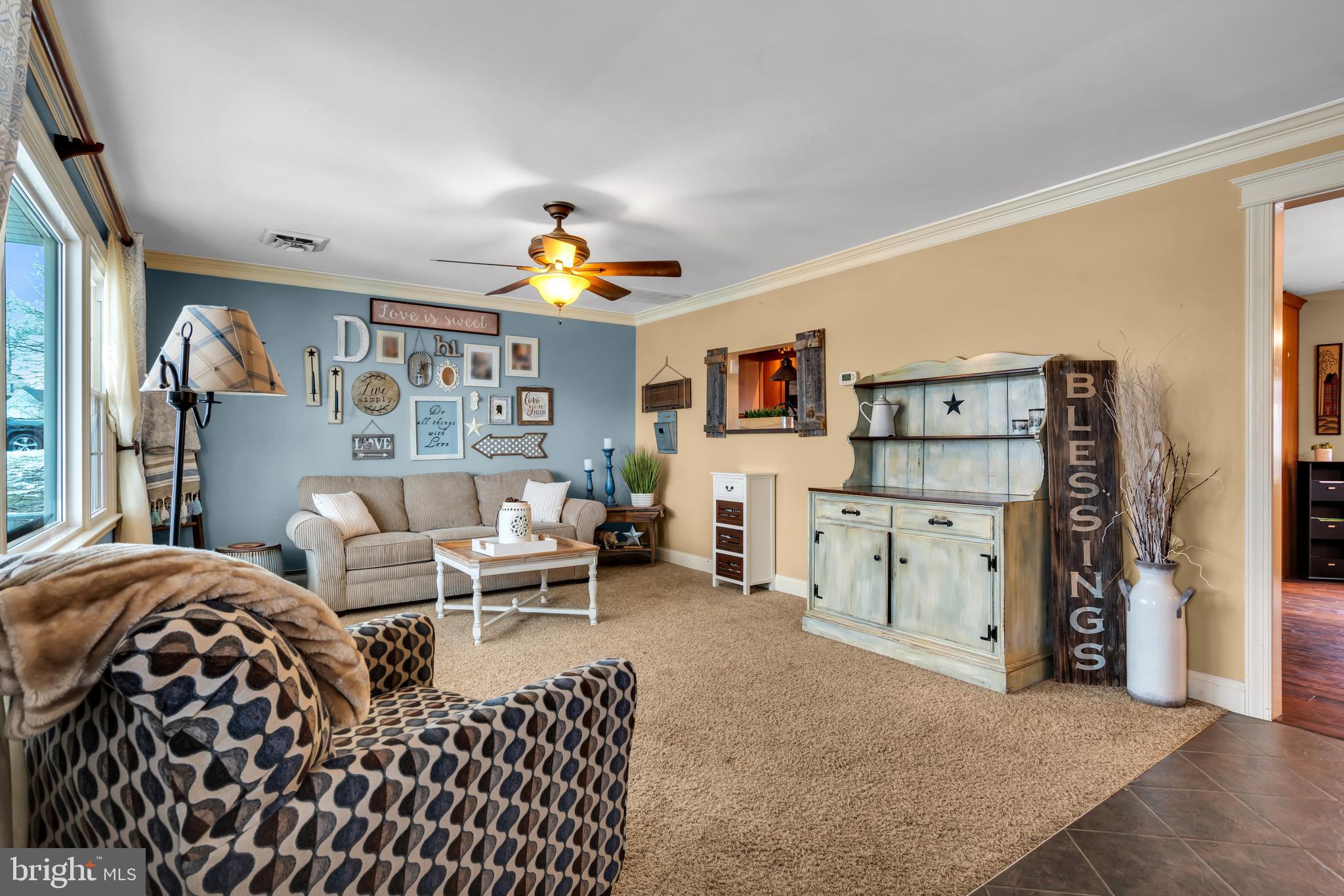 43 Morgan Road Aston, PA 19014 - Photo 6 of 30 Living Room