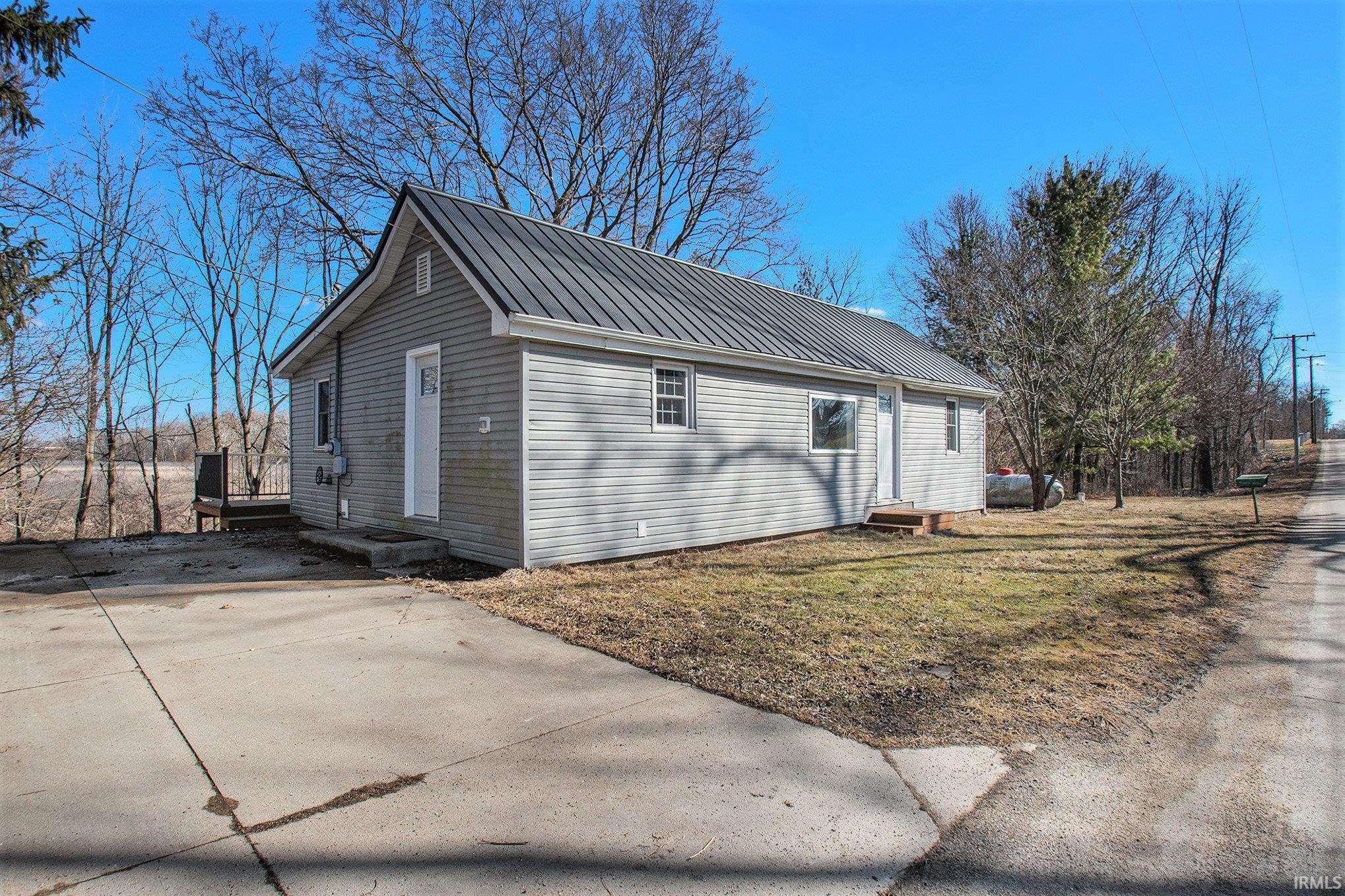 1304 Zollinger Road Goshen, IN 46528 - Photo 15 of 20 Gallery Image 15