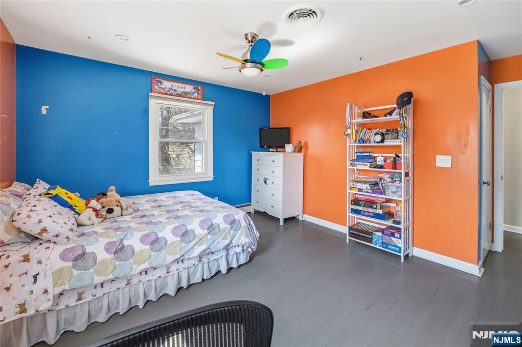 682 Floyd Street Englewood Cliffs, NJ 07632 - Photo 19 of 33 a bedroom with a bed and a closet
