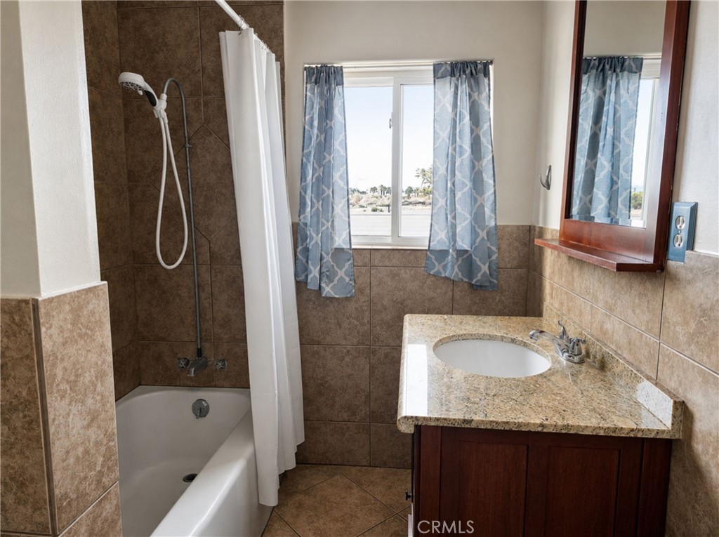 87135 Airport Frontage Road Thermal, CA 92274 - Photo 10 of 21 Front home Bathroom