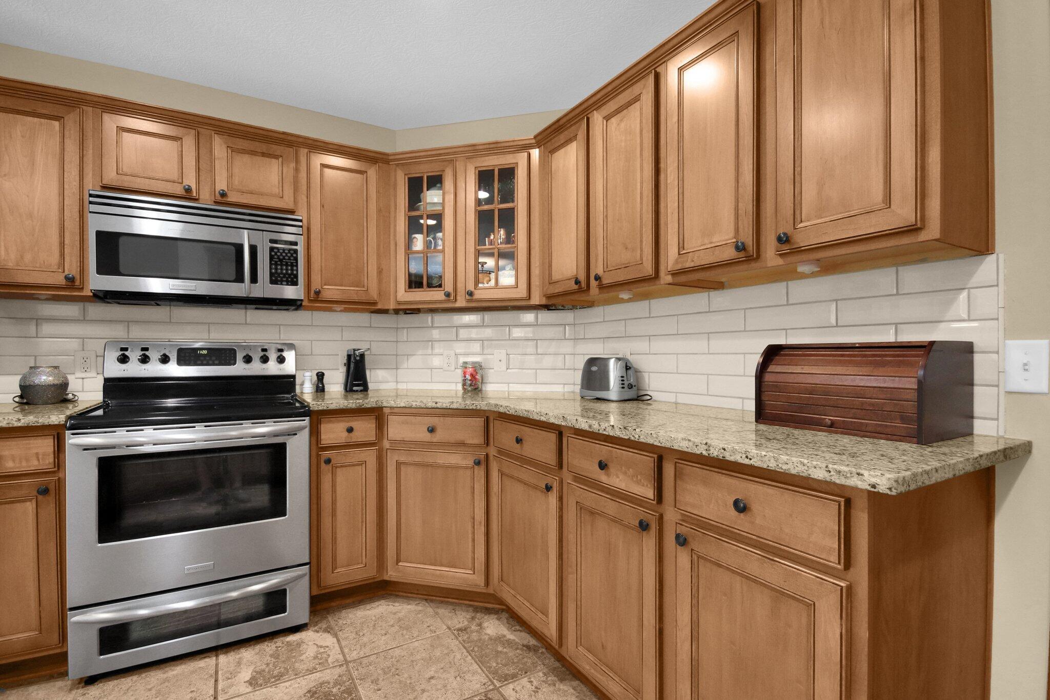 11616 Beacom Road Sunbury, OH 43074 - Photo 13 of 70 new subway tile backsplash