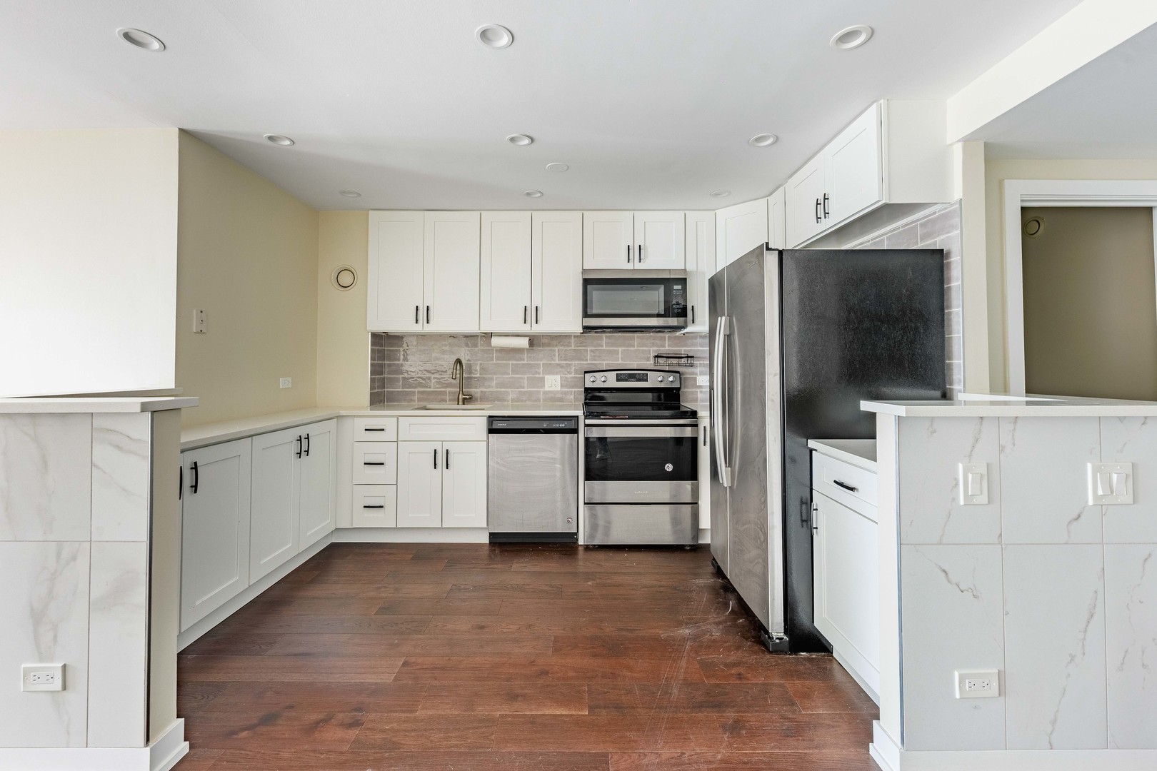 40 East 9th Street, Unit 1804 Chicago, IL 60605 - Photo 8 of 19