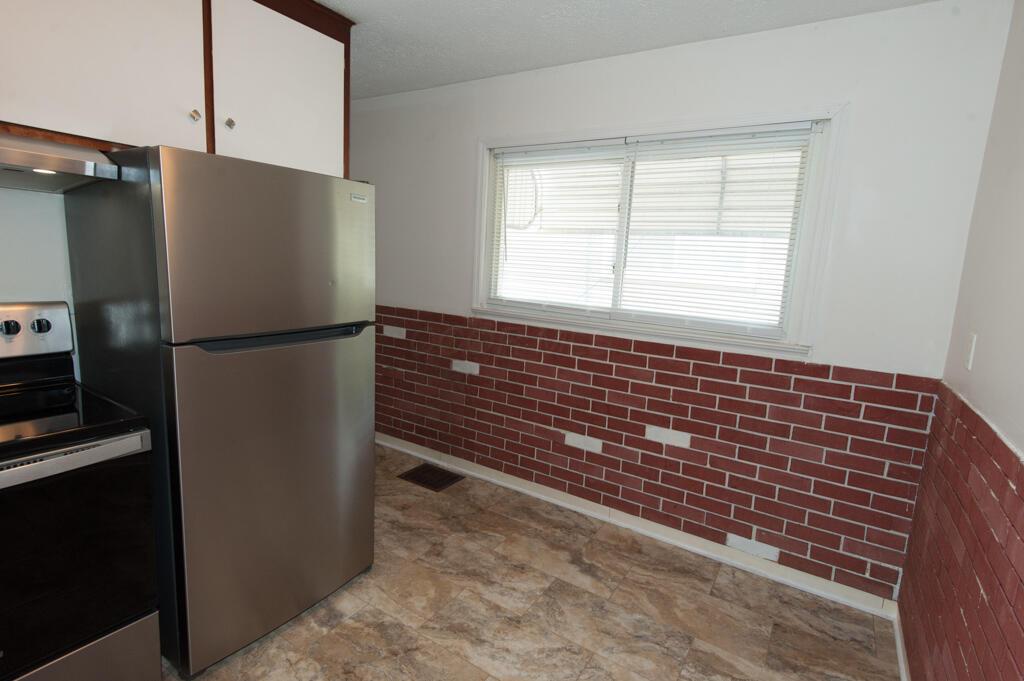 3049 Howey Road Columbus, OH 43224 - Photo 10 of 18 Kitchen