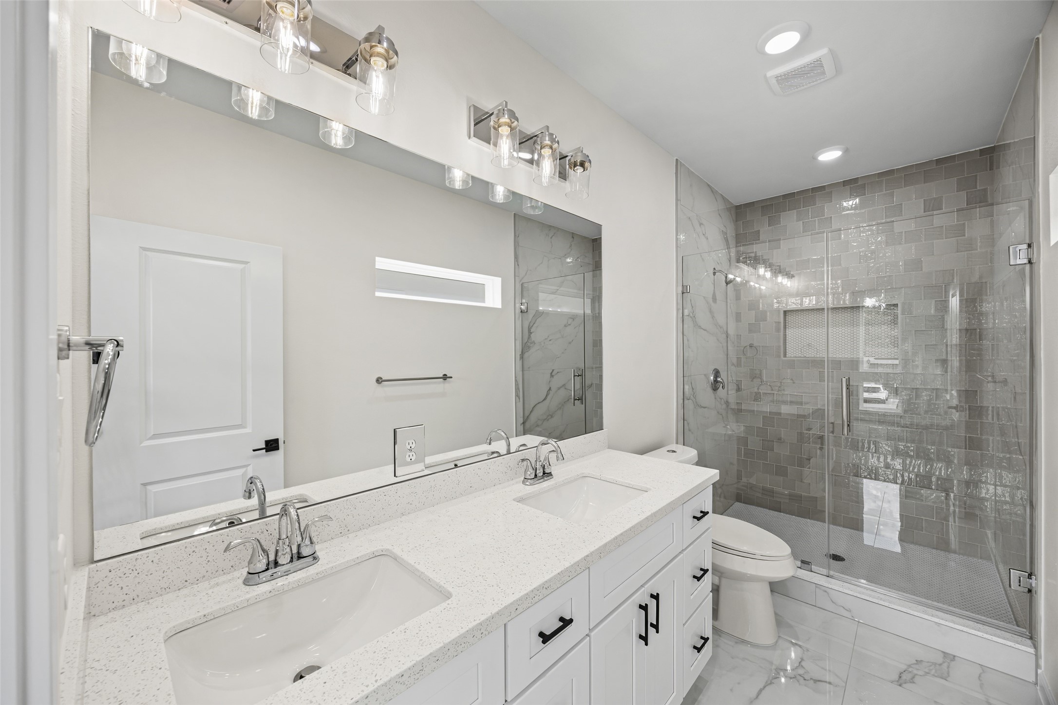 441 Hahlo Street Houston, TX 77020 - Photo 22 of 28 a bathroom with a sink shower and a mirror