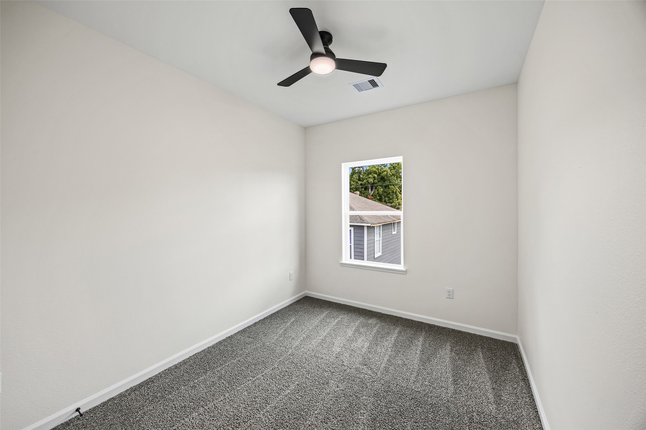 441 Hahlo Street Houston, TX 77020 - Photo 24 of 28 an empty room with a window