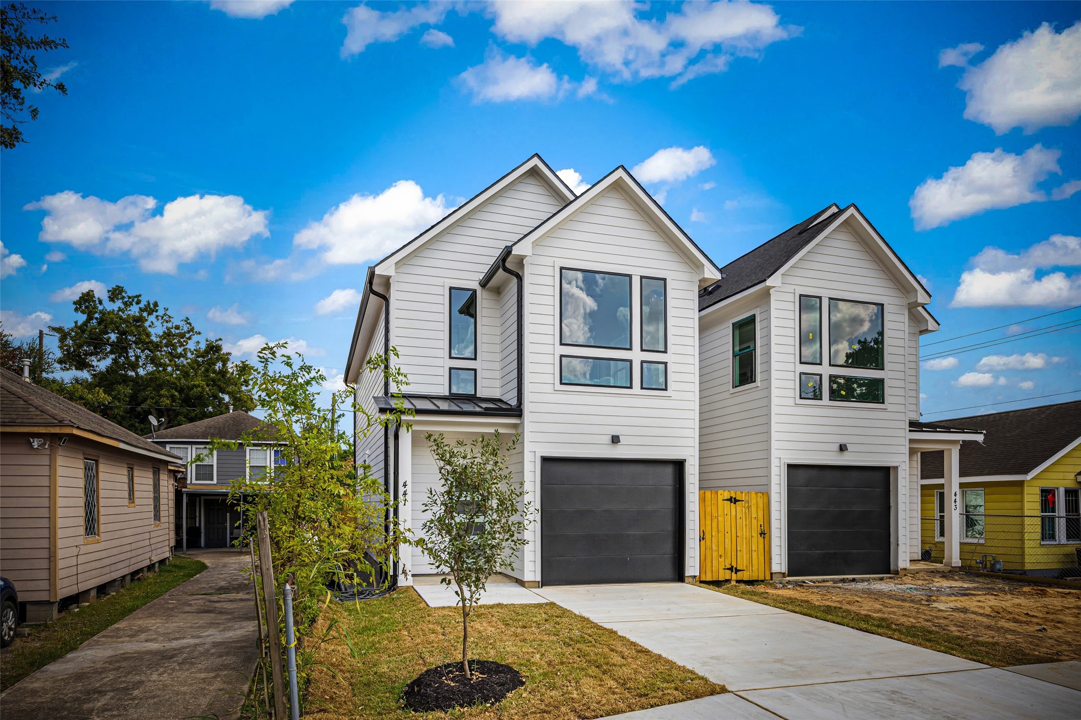 441 Hahlo Street Houston, TX 77020 - Photo 3 of 28 a front view of a house with garden