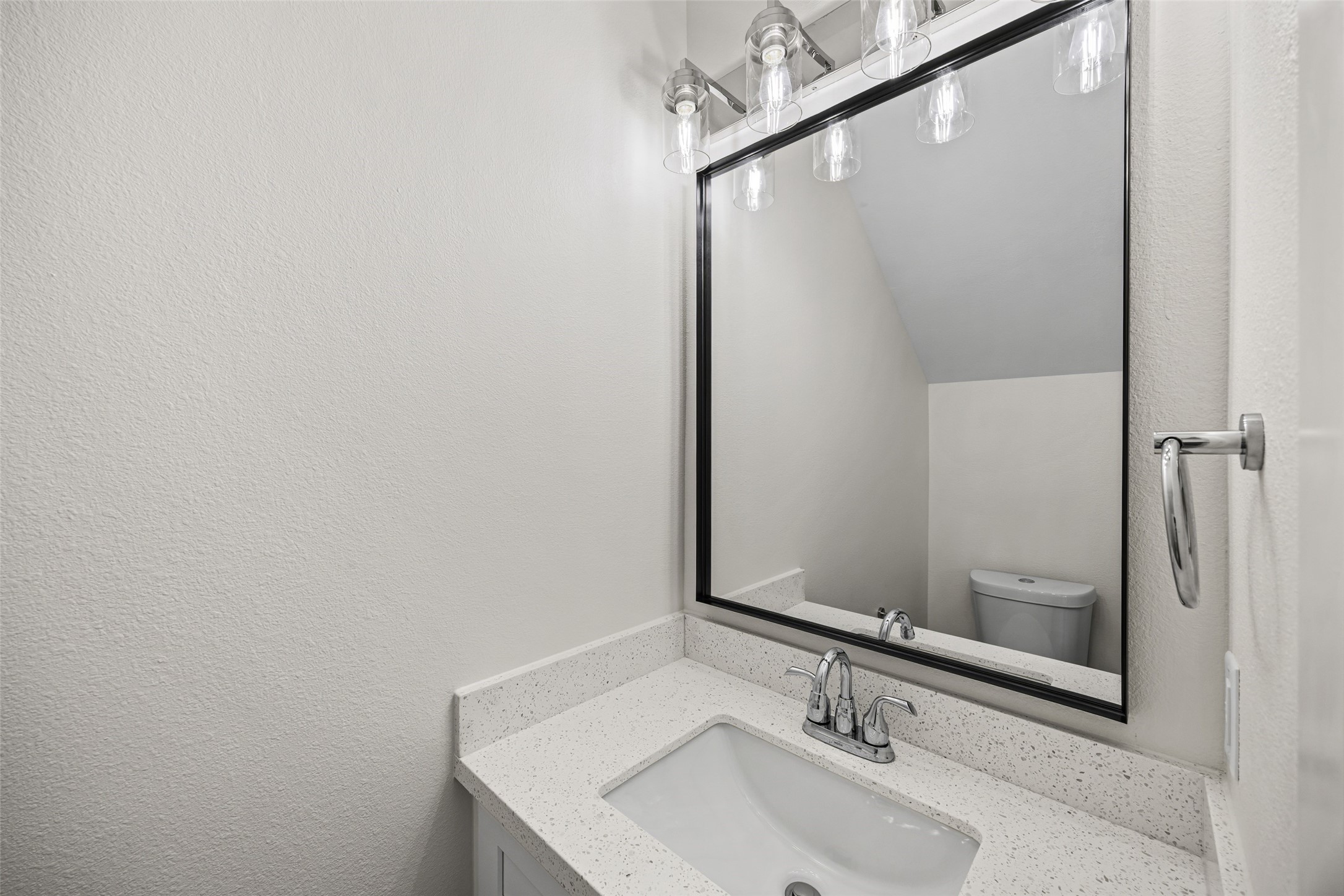 441 Hahlo Street Houston, TX 77020 - Photo 9 of 28 a bathroom with a sink and a mirror
