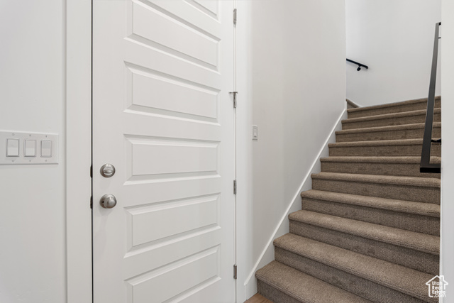 549 North Legend Circle, Unit C/466 Mapleton, UT 84664 - Photo 35 of 39 View of stairway