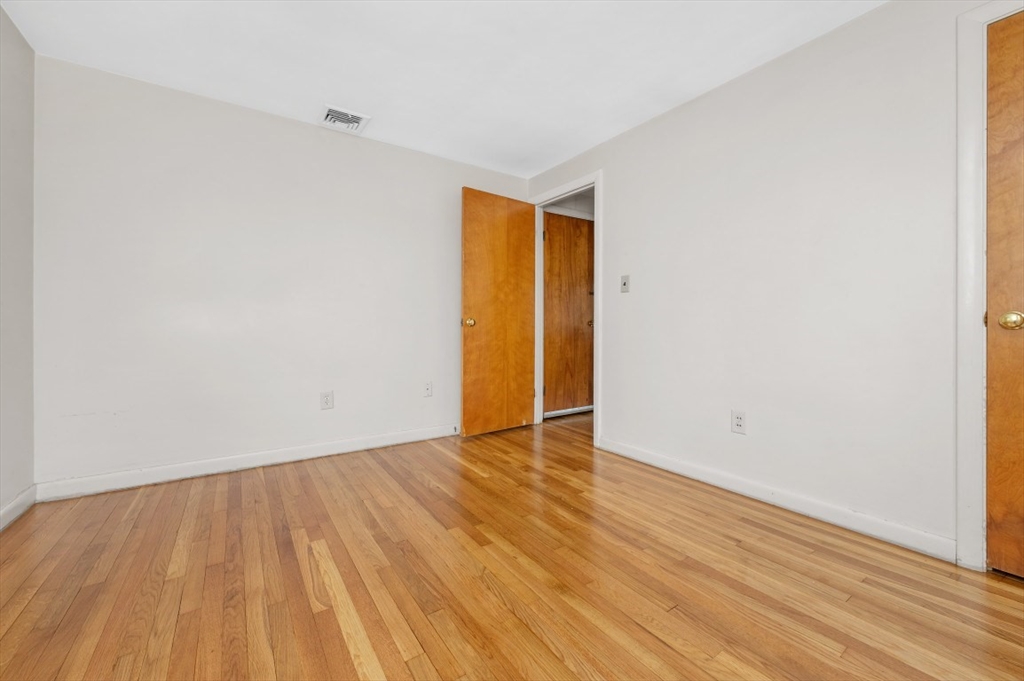 37 Upland Road Waltham, MA 02451 - Photo 12 of 28