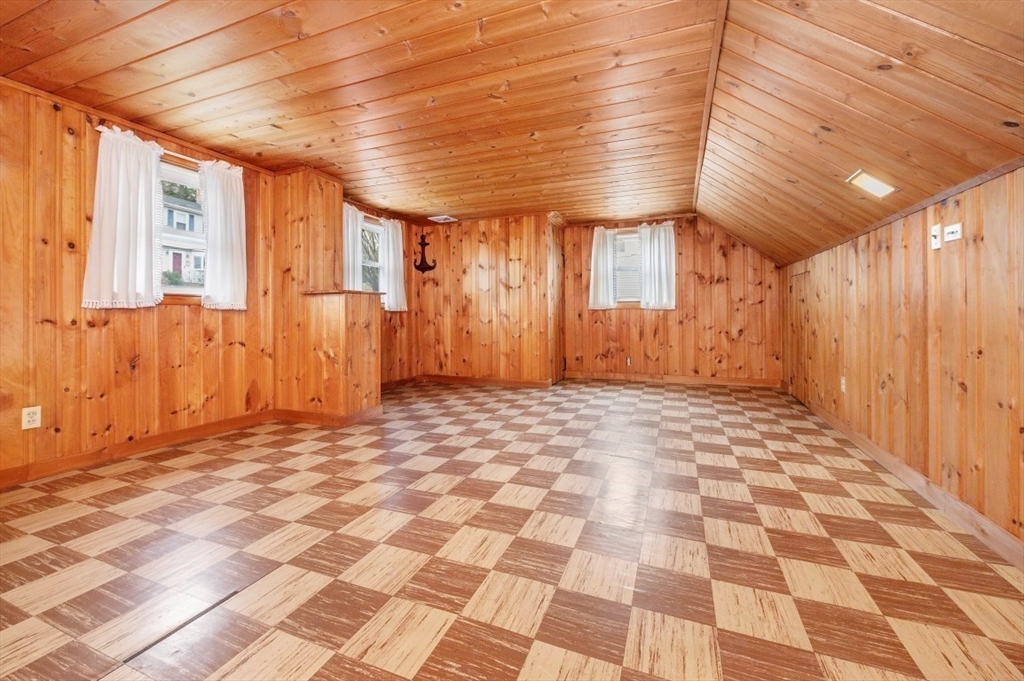 37 Upland Road Waltham, MA 02451 - Photo 18 of 28