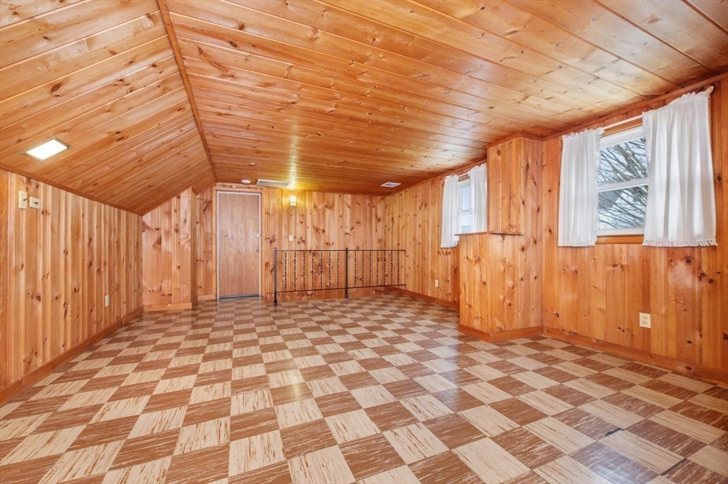 37 Upland Road Waltham, MA 02451 - Photo 19 of 28